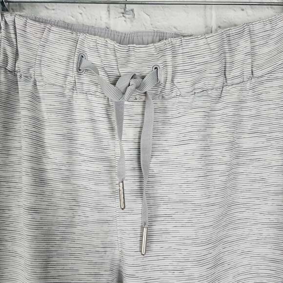 Lululemon on the fly athletic Pants Sz 8 striped pockets string waist A18C - Picture 2 of 4